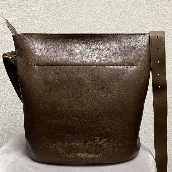 Madewell The Transport Bucket Bag: Suede Inset Edition - Picture 5 of 13